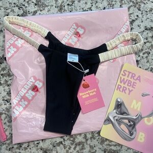 STRAWBERRY MILK MOB
Sporty Bottom